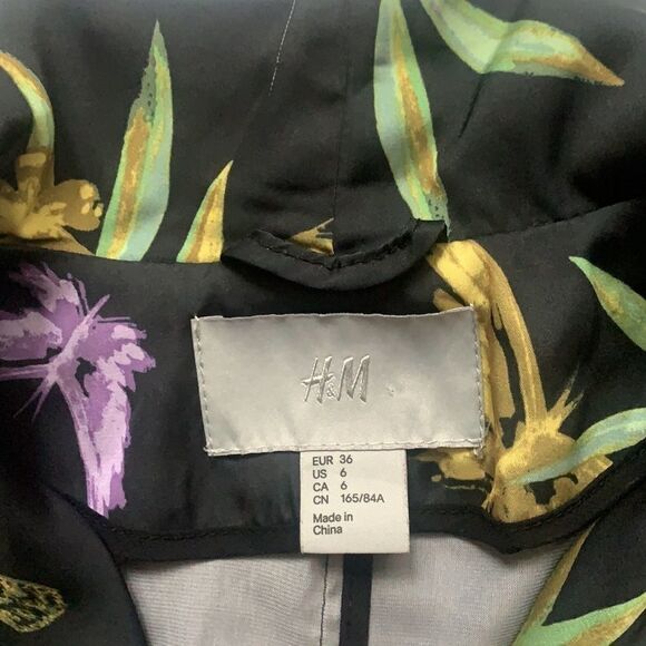 🦋h&m Floral Butterfly Open Front Blazer🦋 - Picture 2 of 14